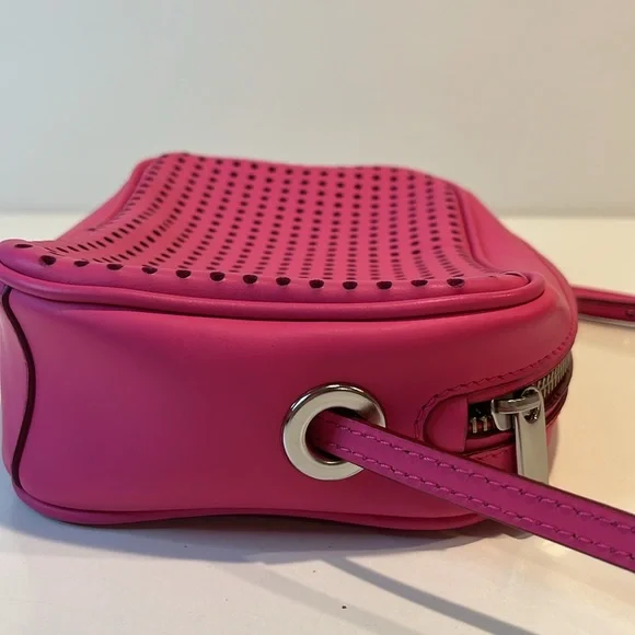Marc by Marc Jacobs - women’s‎ Sally Perf leather Crossbody bag in Fuchsia - Picture 5 of 12